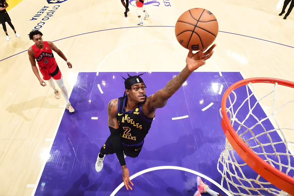 二点, 不在场的, 湖人释放出