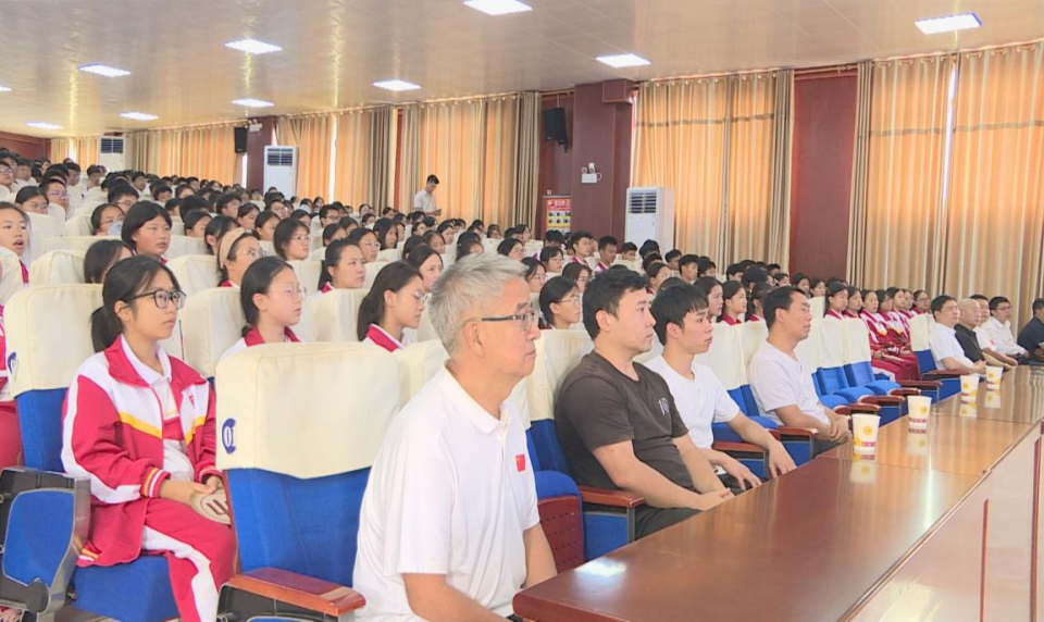 otViZ, 织金一中实, 副校长冯国